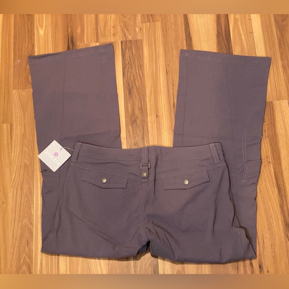 Athleta Dipper Pants, NWT, 10 Petite - Picture 3 of 4